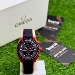 Moon-style chronograph watch with red case, black dial and strap - Buyza